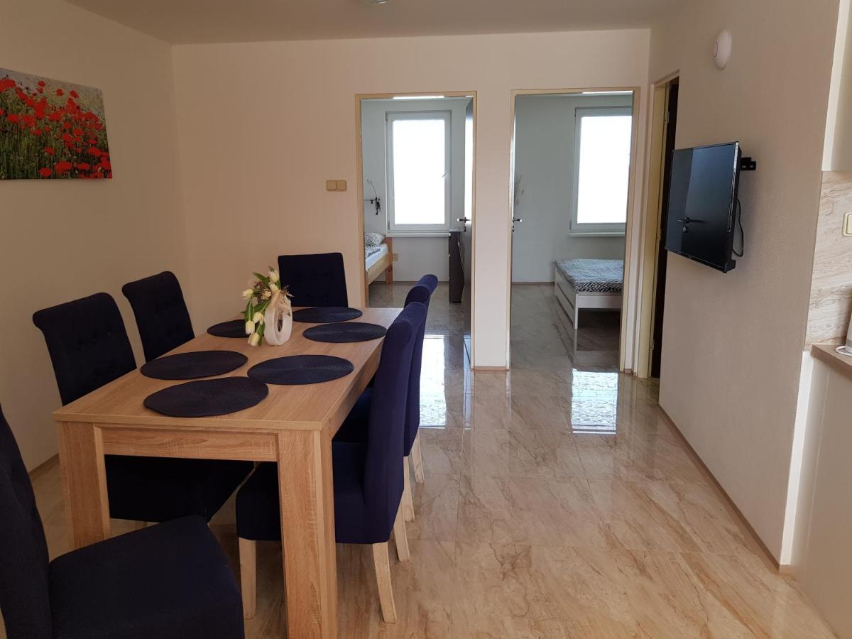 Apartman S Vinnym Sklepem Viktorie Pouzdrany Buitenkant foto