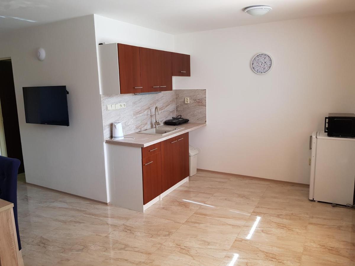 Apartman S Vinnym Sklepem Viktorie Pouzdrany Buitenkant foto
