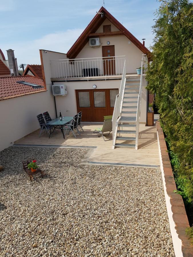 Apartman S Vinnym Sklepem Viktorie Pouzdrany Buitenkant foto