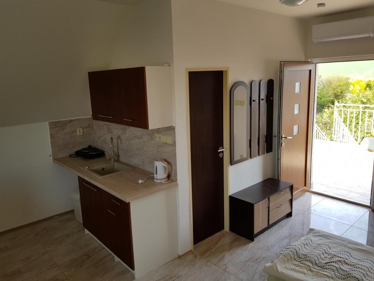 Apartman S Vinnym Sklepem Viktorie Pouzdrany Buitenkant foto