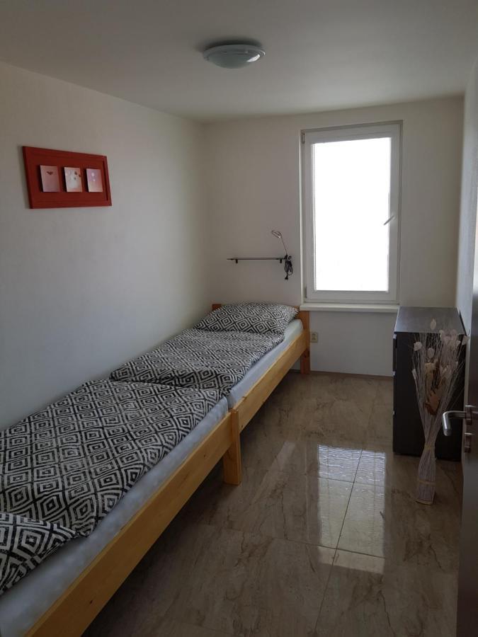 Apartman S Vinnym Sklepem Viktorie Pouzdrany Buitenkant foto
