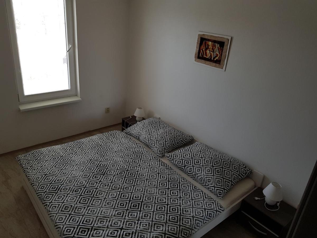 Apartman S Vinnym Sklepem Viktorie Pouzdrany Buitenkant foto