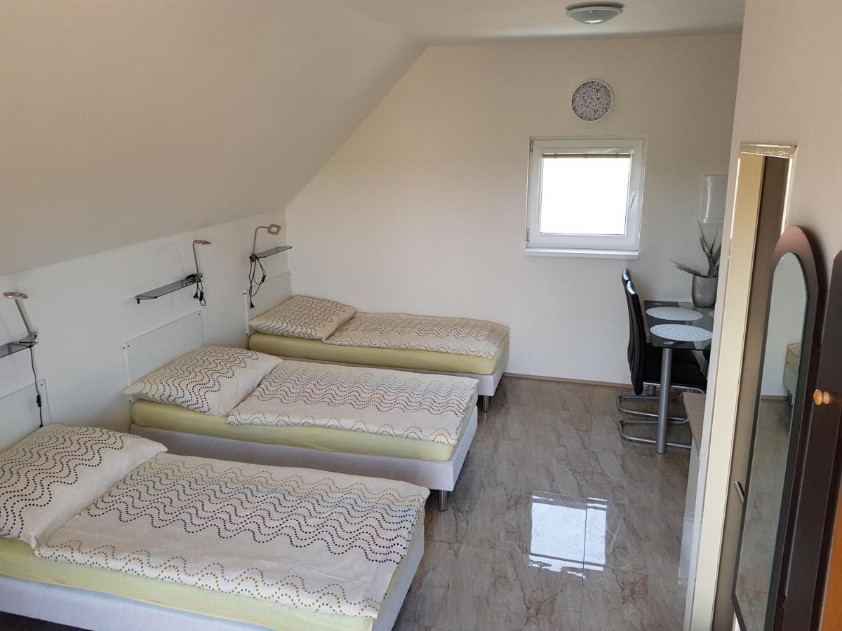 Apartman S Vinnym Sklepem Viktorie Pouzdrany Buitenkant foto