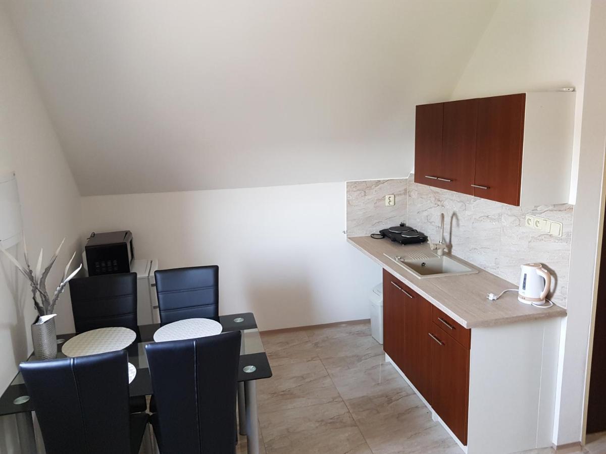 Apartman S Vinnym Sklepem Viktorie Pouzdrany Buitenkant foto