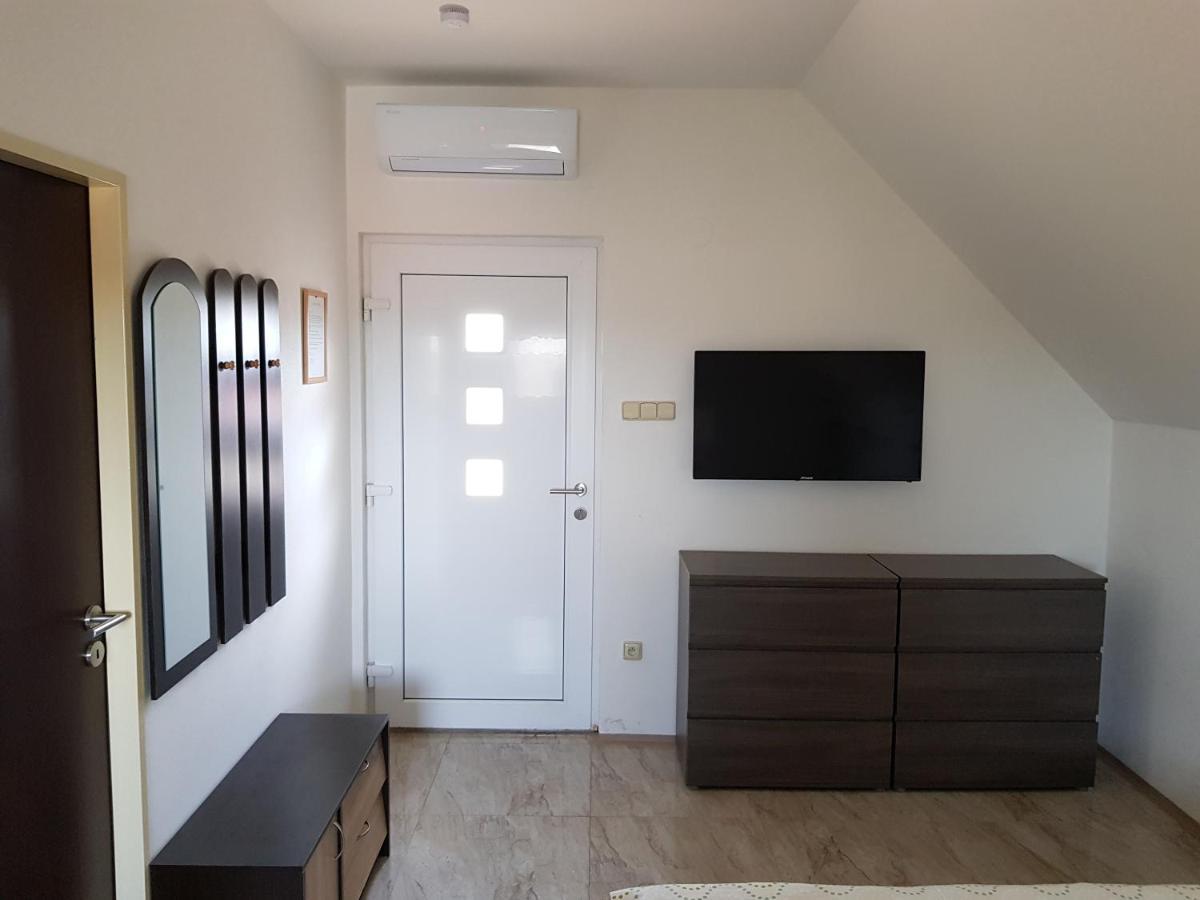 Apartman S Vinnym Sklepem Viktorie Pouzdrany Buitenkant foto